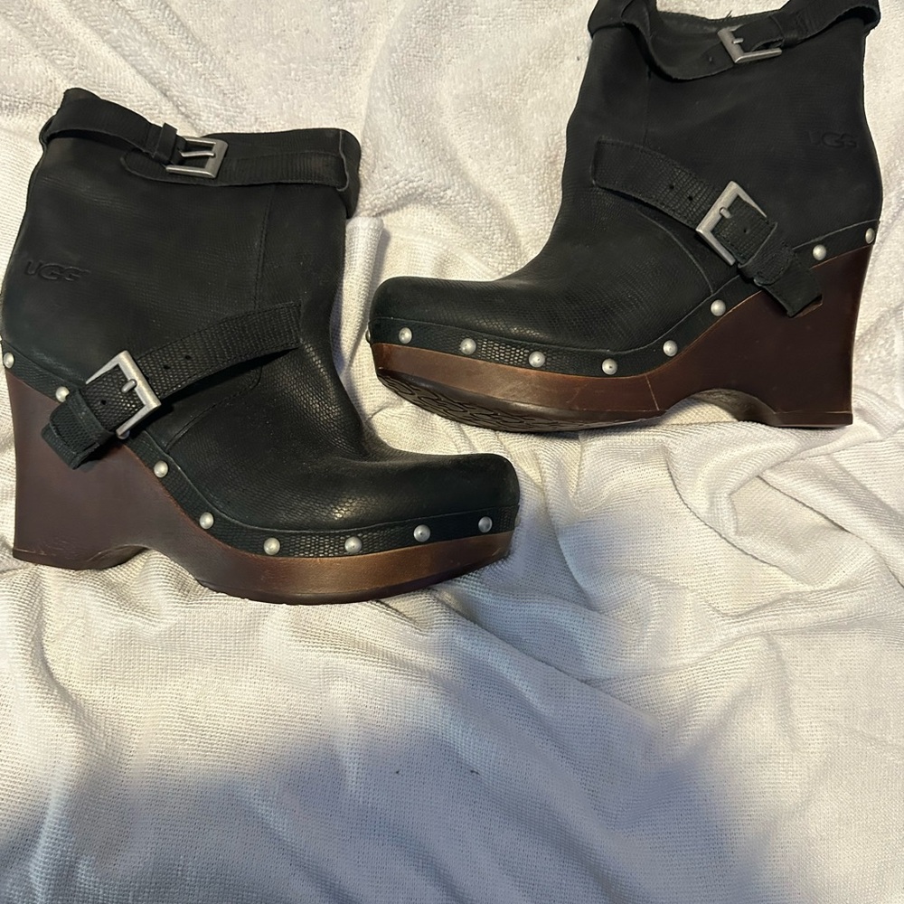 UGG 8 Black and Brown Wedge Boots